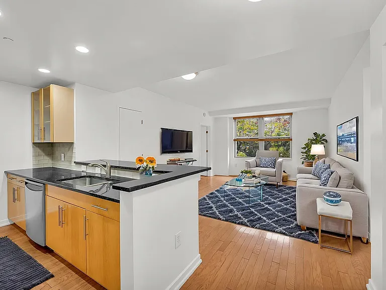 149 Essex St #4D — Photo 1