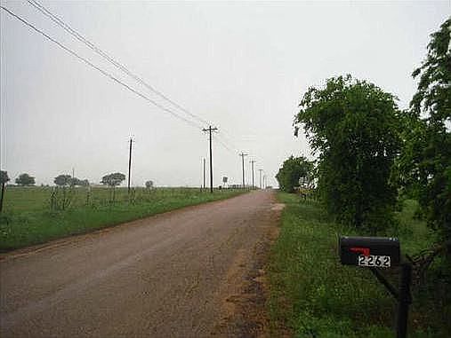 2nd image of 2262 Wolf Ln