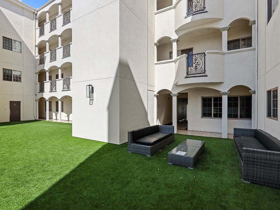 Sweeter on Third Courtyard with Sitting Area