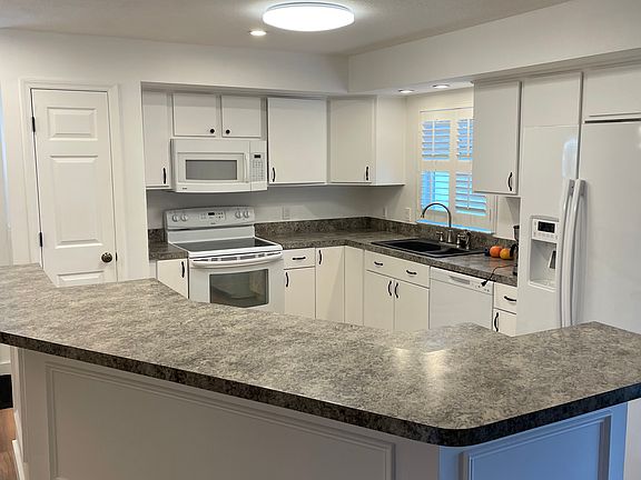 4th image of 3120 W Hartnett Ave