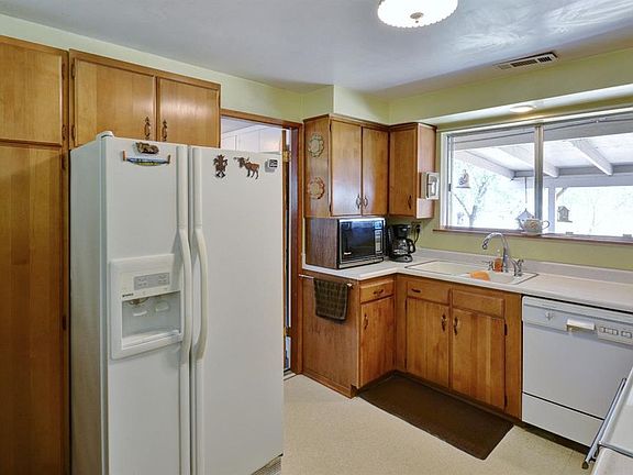 4th image of 168 Rock Cres