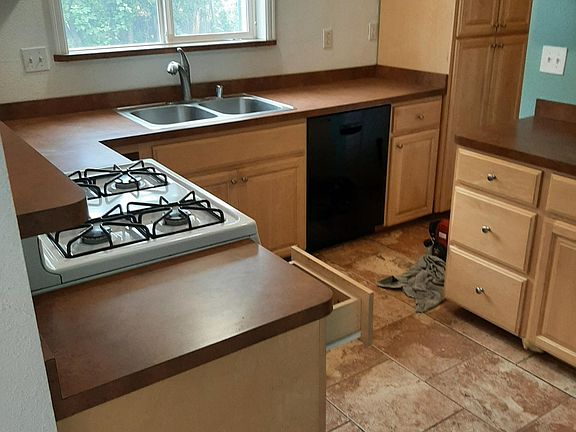 4th image of 3922 224th St E
