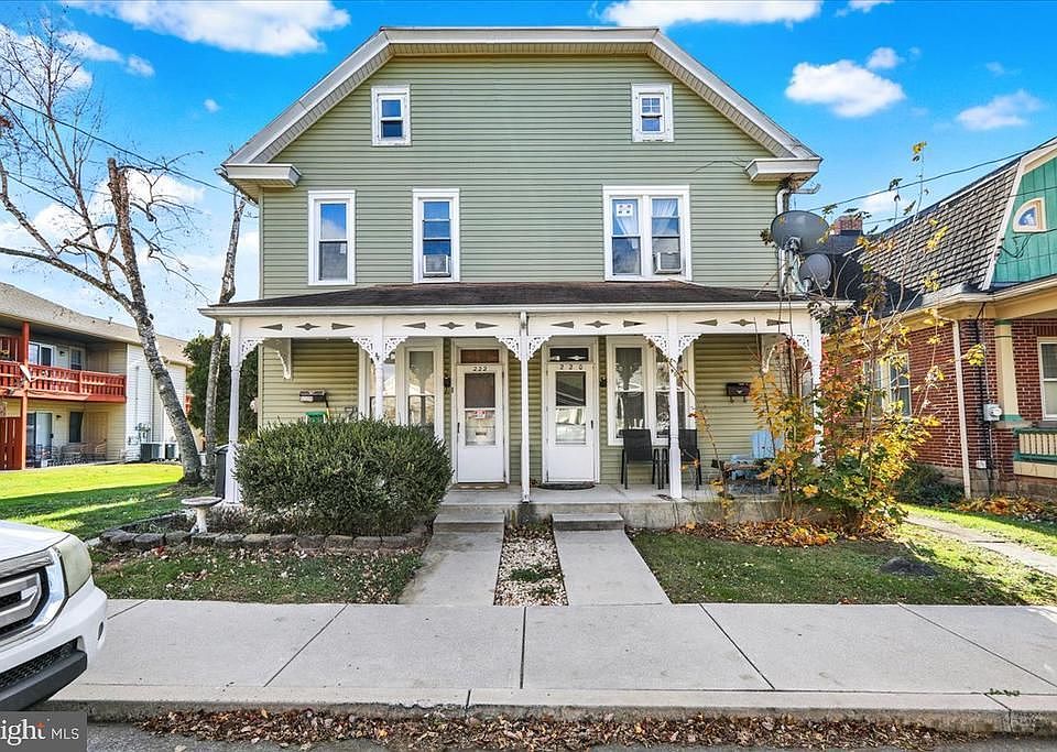 1st image of 220 E Park St