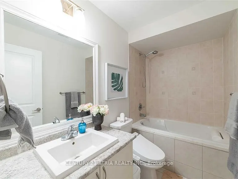 58 Mondial Cres — Photo 7