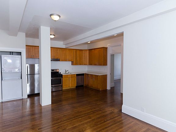 3rd image of 402 Duboce Ave #215