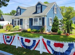 211 Elm St, Dartmouth, MA 02748