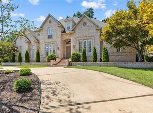 1185 N Amberwood Ln, Fayetteville, AR 72701