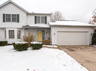 2517 Hunter Rd, Bettendorf, IA 52722