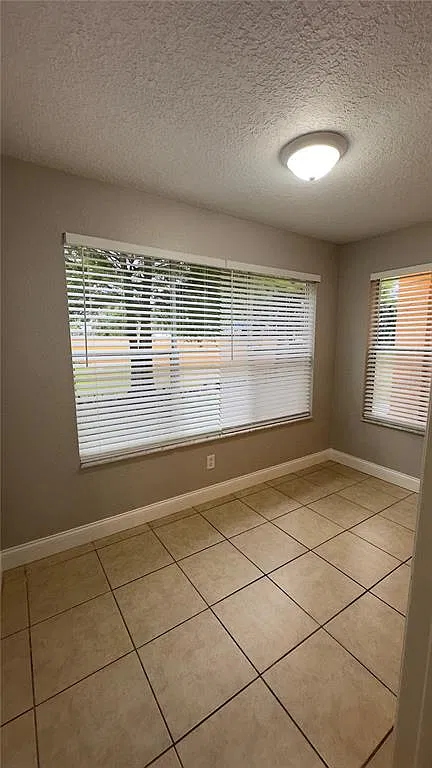 2 bed, 1.0 bath, 934 sqft, $1,600 — Photo 4