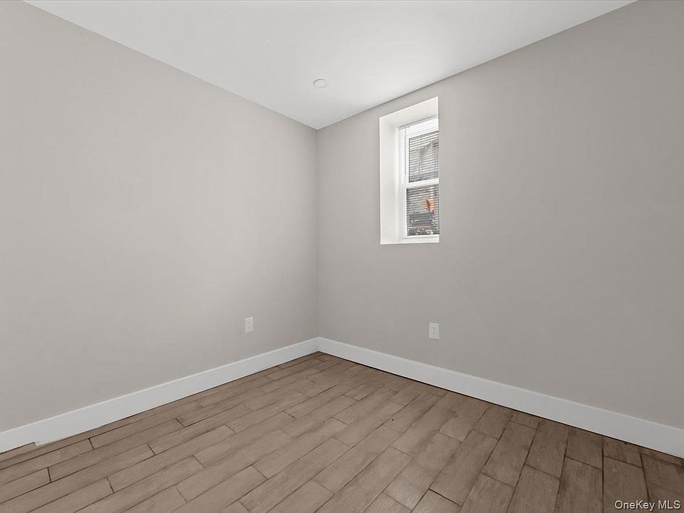 1st image of 1366 Balcom Ave APT 1
