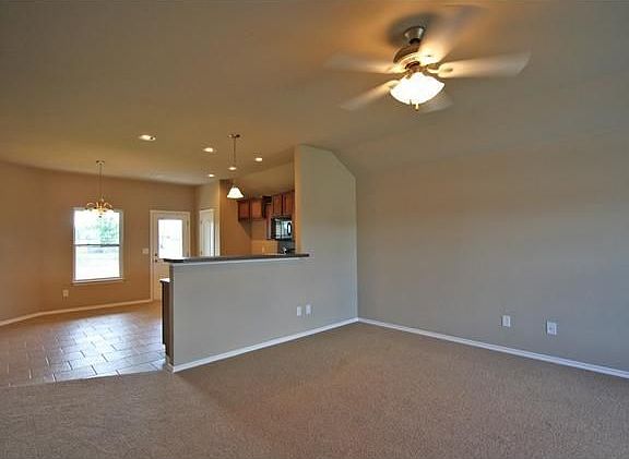 3rd image of 2215 Bradford Cir