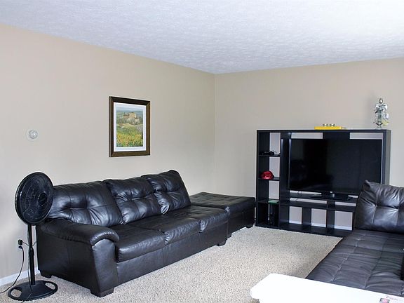 2nd image of 190 Martha Ln