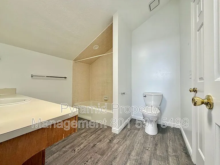 1091 Shepard Ln — Photo 17