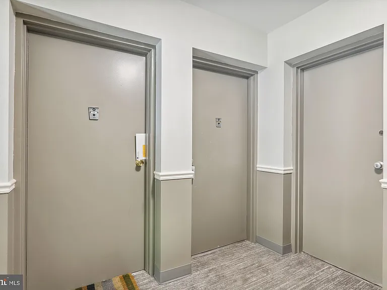 10631 Montrose Ave #M-202 — Photo 5