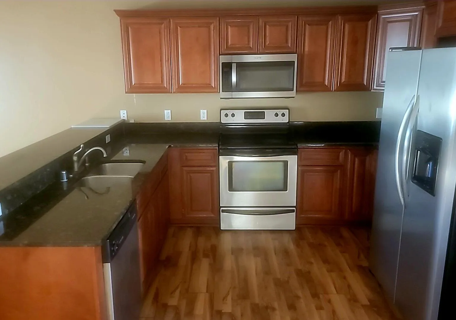 2 bed, 1.0 bath, 1000 sqft, $1,000 — Photo 2