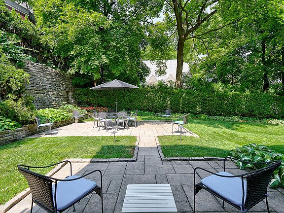 2nd image of 65 Rosemount Cres