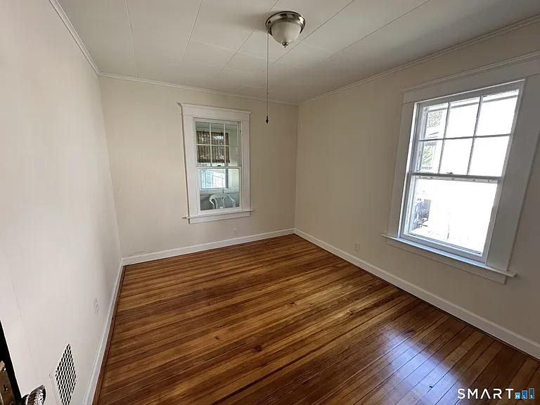 128 Grove Pl — Photo 8