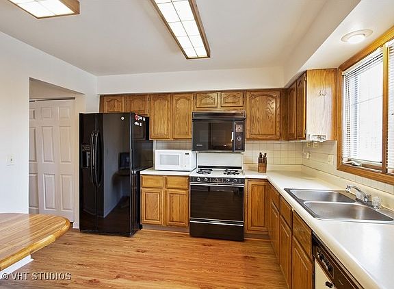 4th image of 4260 W Touhy Ave