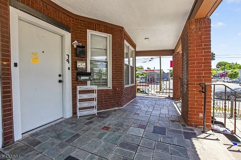 3 bed, 2.0 bath, $2,400 — Photo 4