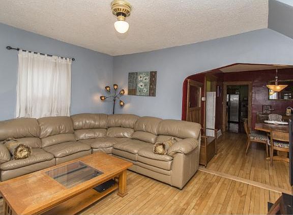 4th image of 618 20th Ave NE