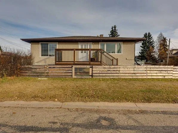 5736 W 45th Ave, Lacombe, AB T4L 1M6