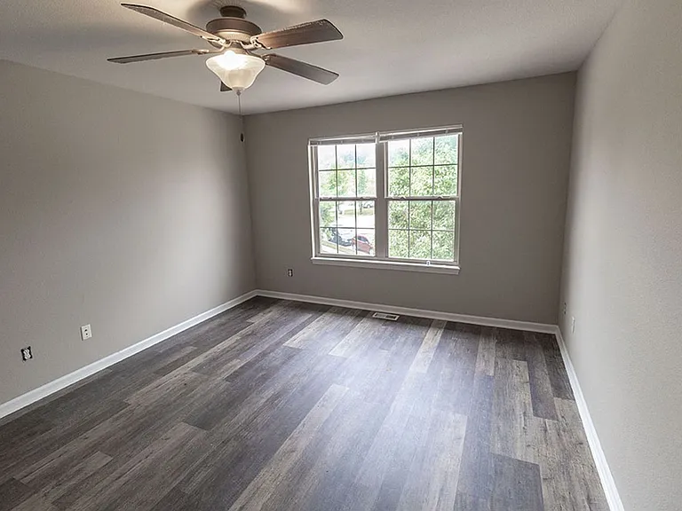 1302 E Brown School Rd — Photo 24