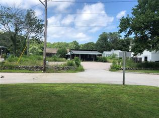 28 Ferry Rd, Saunderstown, RI 02874