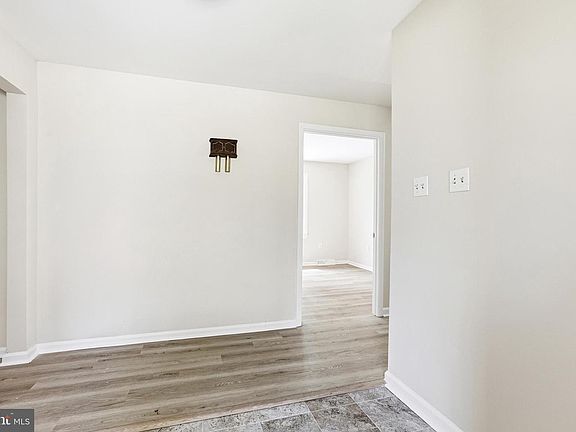 4th image of 18246 White Pine Dr
