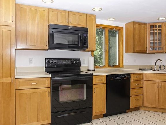 2nd image of 69 Elmwood Ave