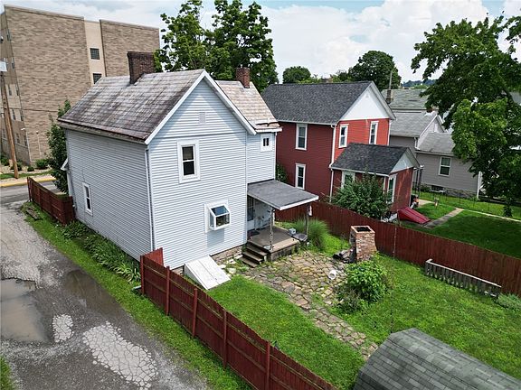 3rd image of 471 Insurance St
