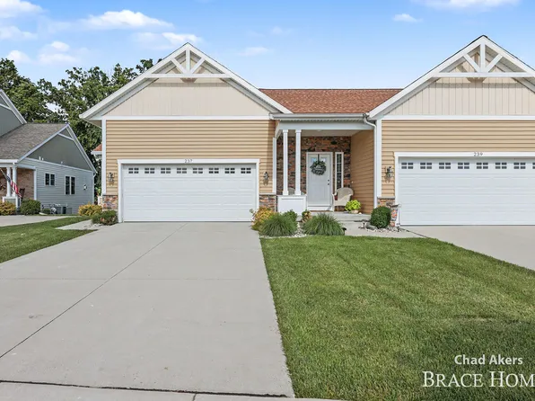 237 Hazelnut Dr, Coopersville, MI 49404