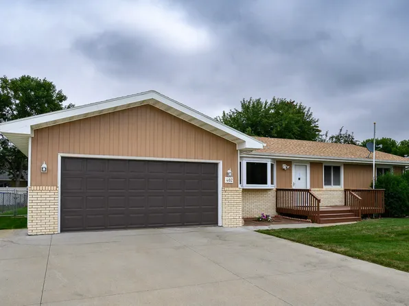 402 Tulsa Dr, Bismarck, ND 58504