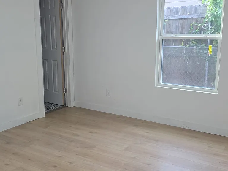 3804 Kynard St — Photo 4