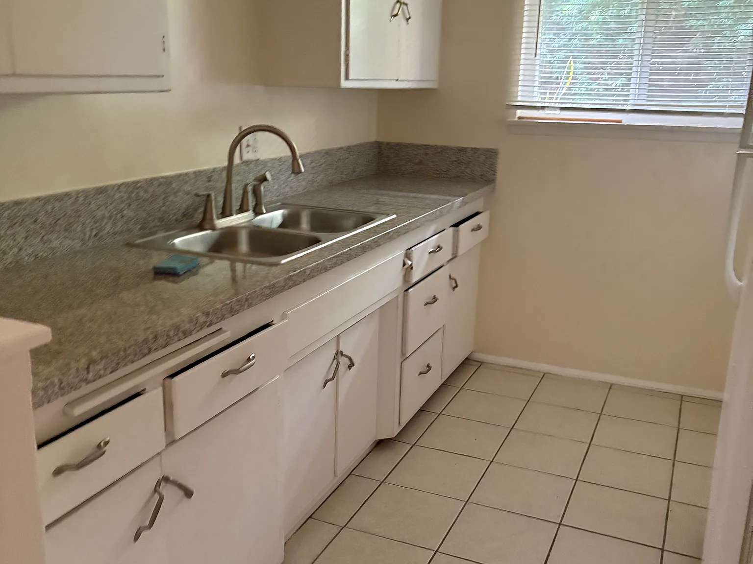 2 bed, 1.5 bath, 1100 sqft, $2,700 — Photo 2