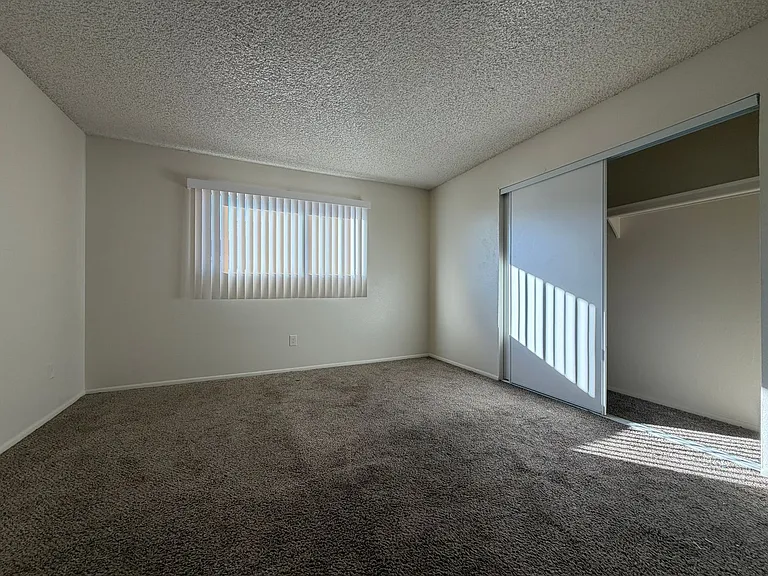 3351 W Harmont Dr — Photo 6