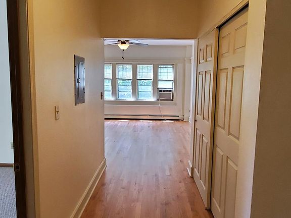 2nd image of 3104 W Kilbourn Ave APT 202