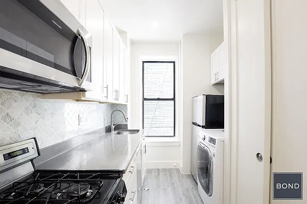 Rented by Bond New York | media 5