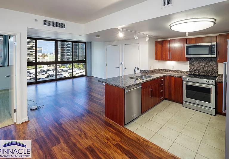 600 Queen St #904 — Photo 1