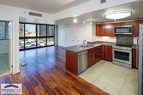 600 Queen St Photo 1