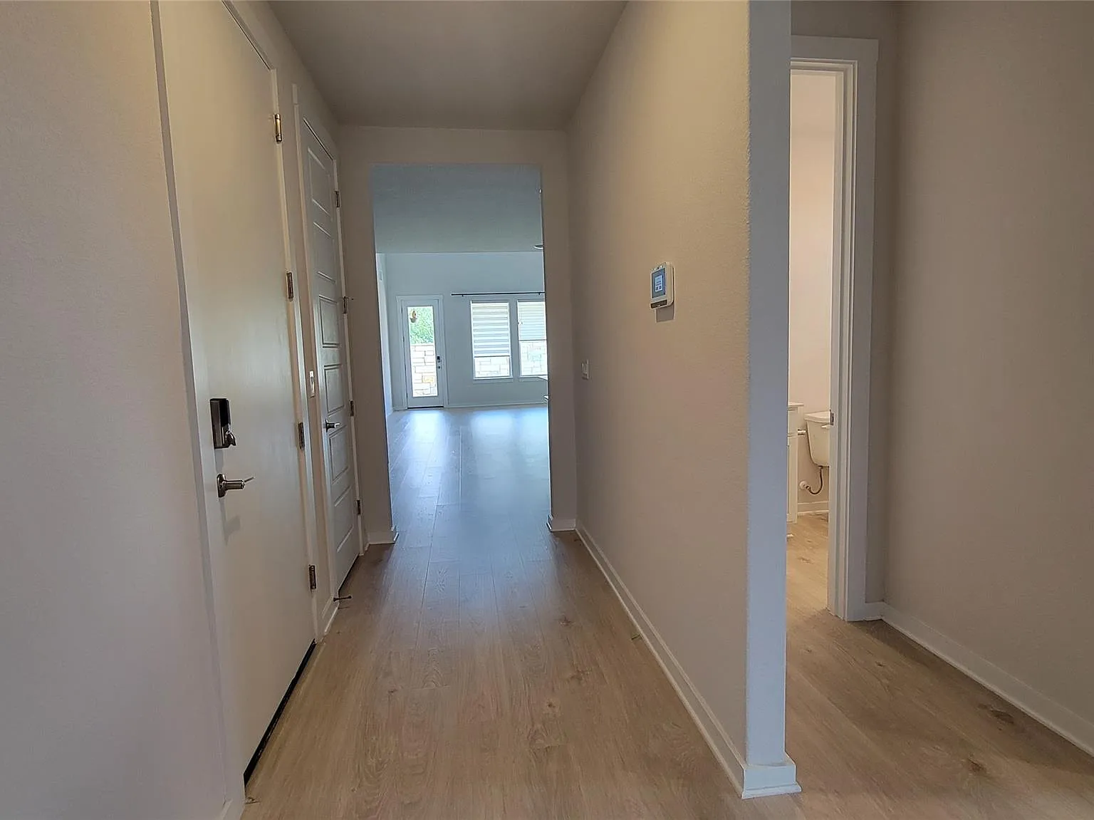 5 bed, 3.0 bath, 3044 sqft, $2,995 — Photo 2