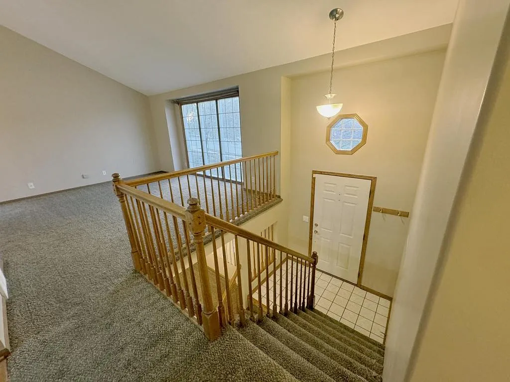 Building Photo - 2107 Queen Dr