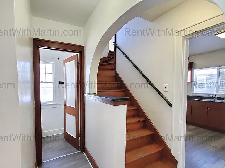 137 Hope Ave — Photo 13
