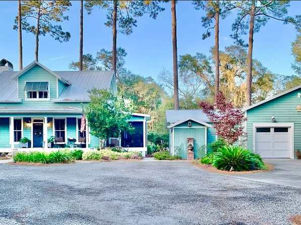 1106 Shell Ln SE, Darien, GA 31305