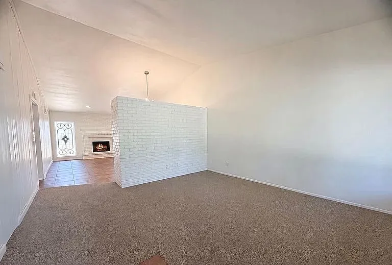 1304 W Alamo Dr — Photo 5