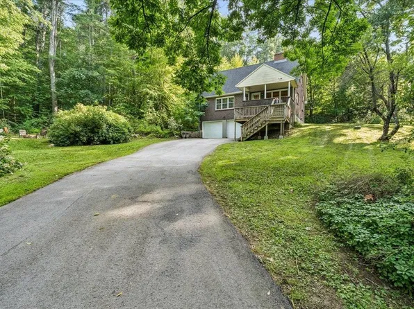 2 Carroll Circle, Derry, NH 03038