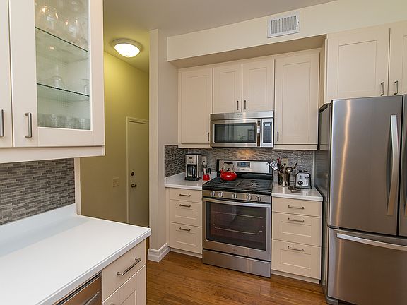 5th image of 207 N Via Colinas
