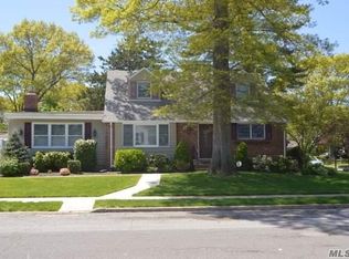 1480 Roth Rd, Seaford, NY 11783