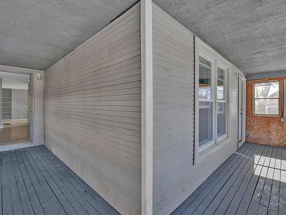 4th image of 13117 Irving Ave