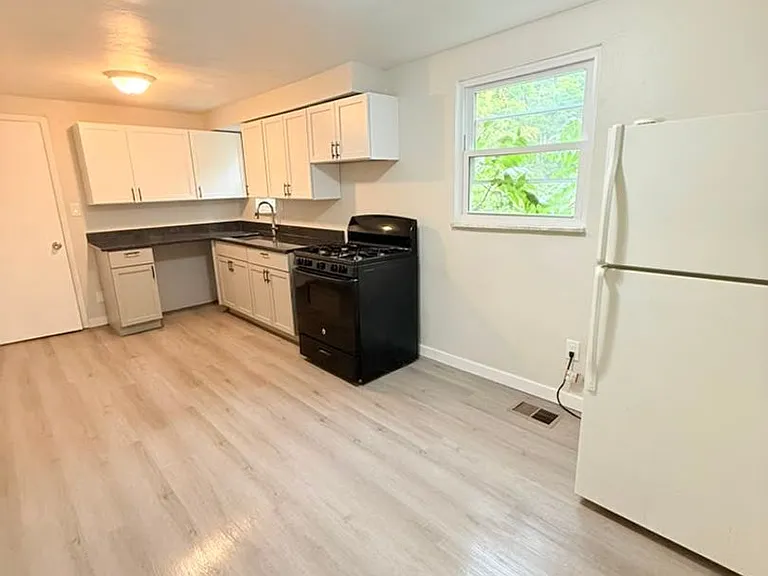 472-474 Guylyn Dr — Photo 8