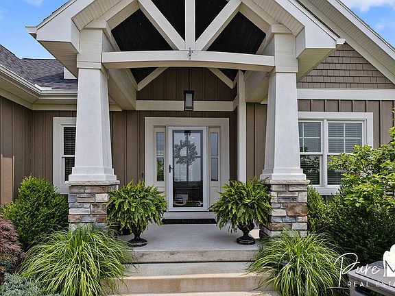 4th image of 5758 Pettis Ct NE